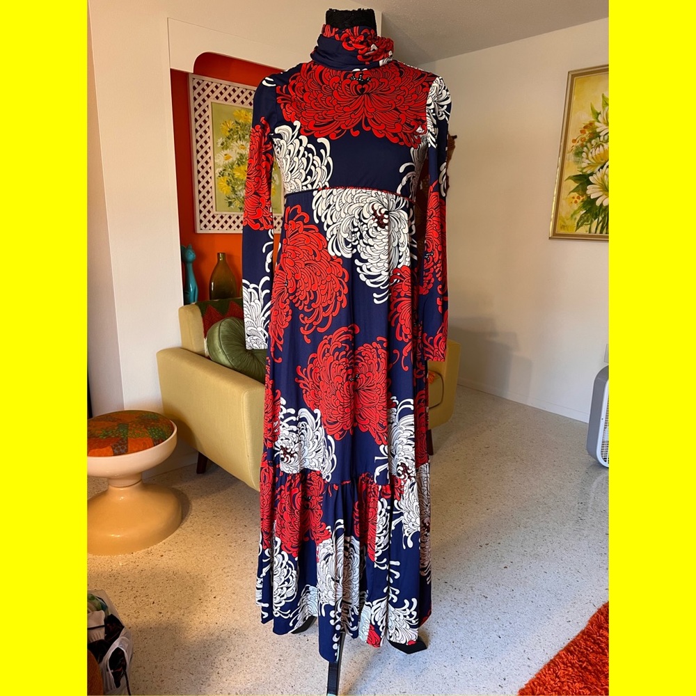 70s Vintage Chrysanthemum Print Maxi Dress